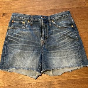 High waisted Madewell denim shorts. Size 29.